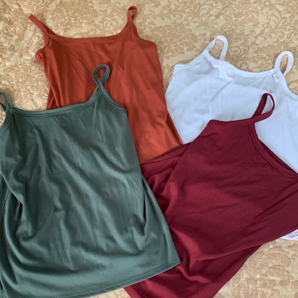 Set of 4 no boundaries tanks, extra large, fits like large